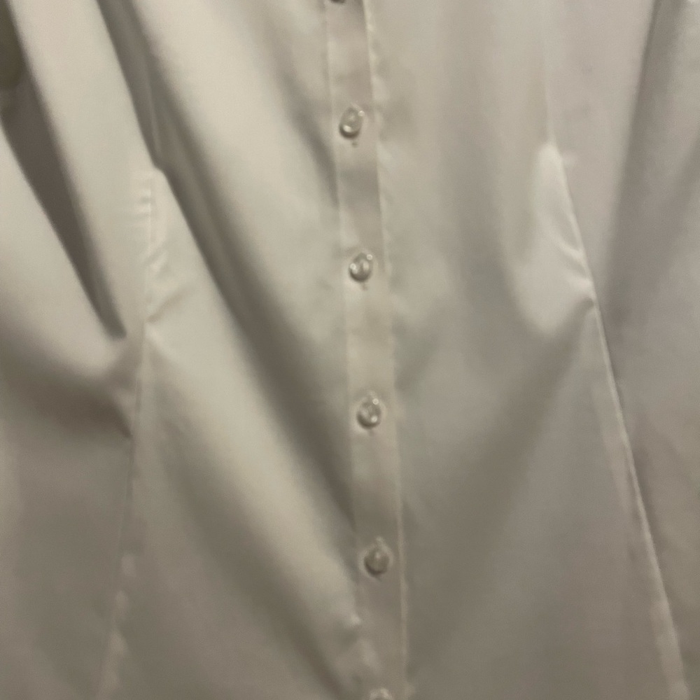 Eddie Bauer wrinkle resistant 3/4 length sleeve button down shirt